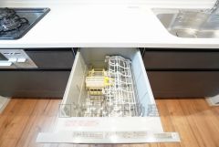 炊事時間を大幅に短縮できる食器洗浄乾燥機付き＾＾食器を洗う手間が減るので家族とのコミュニケーションの時間や自分の時間が増えますね。