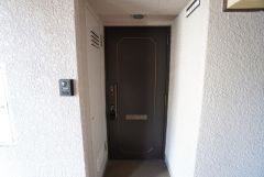 清潔感のある玄関外。