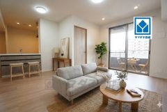 大きな掃き出し窓のあるリビングは、陽光あふれる明るい空間です。ゆったりと寛げる憩いの場となりそうです。家具はCGによるイメージ画像です。