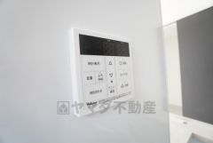 おいだき機能つきなのでお風呂に入る時間が異なるご家庭には嬉しいですね。ボタン一つで快適で便利な生活が＾＾