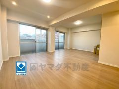 家族が集まる開放的なリビング。思い思いの時間を過ごしたり食事をしたり、素敵な団らんの場になりますね＾＾