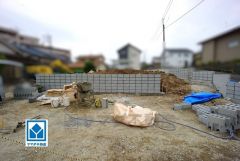 現地（2025年5月）撮影。スーパーやコンビニなども近く周辺環境充実。快適でゆとりのある生活空間で新生活を始めましょう^^