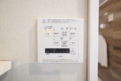 浴室暖房乾燥機には、暖房、乾燥、涼風、換気の4つの機能が付いています。タイマー付きです。換気・雨の日の洗濯も安心です＾＾