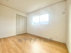 6帖洋室。木の温もりがやさしいフローリングとシンプルなクロスです＾＾