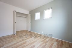 6帖。住む人のこだわりを活かす洋室＾＾広めのクローゼットもあり荷物もすっきり片付けられ、ゆとりのある暮らしが出来ます＾＾