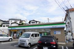現地まで徒歩4分。