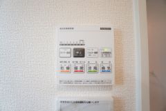 浴室暖房乾燥機には、暖房、乾燥、涼風、換気の4つの機能が付いています。タイマー付きです。換気・雨の日の洗濯も安心です＾＾