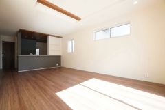 温かみのある雰囲気と、キッチンでの作業性を兼ね備え、家族の笑顔あふれる団らんのひと時をお過ごしいただける設計になっています。