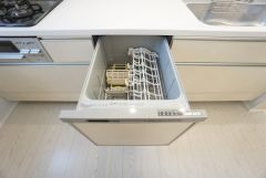 炊事時間を大幅に短縮できる食器洗浄乾燥機付き＾＾食器を洗う手間が減るので家族とのコミュニケーションの時間や自分の時間が増えますね。