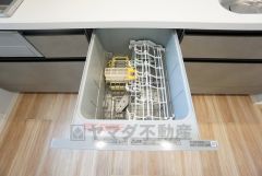 炊事時間を大幅に短縮できる食器洗浄乾燥機付き＾＾食器を洗う手間が減るので家族とのコミュニケーションの時間や自分の時間が増えますね。