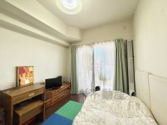 採光を確保した明るい室内は、風通しも良く、大変居心地の良い空間となっております。日当たりがよく、子供部屋としての利用もおすすめ。 