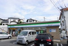 現地まで徒歩4分。