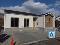 生活がワンフロアで完結する平屋住宅＾＾4LDK。敷地約71坪＾＾カースペース3台分＾＾西鉄バス「姫方」歩5分＾＾西鉄小郡駅行き。