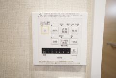 浴室暖房乾燥機には、暖房、乾燥、涼風、換気の4つの機能が付いています。タイマー付きです。換気・雨の日の洗濯も安心です＾＾