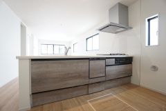 対面式キッチンなのでリビングにいるご家族とコミュニケーションを取りながら洗い物やお料理が楽しめそうですね＾＾