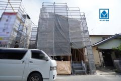 太陽光付き住宅。南向き＾＾オールフローリング4LDK＾＾P2台（ビルドインガレージ1台分）＾＾