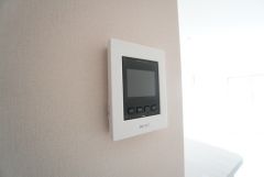 防犯はもちろん、セールスマン対策にもなるモニター付きインターホンです。お子さん1人での留守番時にも活躍しそうです。