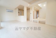 家族が集まる開放的なリビング。折下げ天井でお洒落な空間＾＾