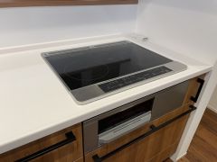 お手入れのしやすいIHクッキングヒーターです。3口コンロなので、効率よくお料理が楽しめます。毎日のお料理も楽しくなりますね＾＾ 