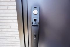 かざすだけで開閉できる、タッチキー採用の玄関。お買い物帰りで、両手がふさがってきても簡単に中に入れます＾＾