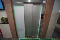 エレベーター完備で、上階への移動もスムーズ。重たい荷物がある日やお買い物帰りでも負担が少なく、毎日の暮らしを快適にサポートしてくれます。 