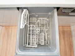 炊事時間を大幅に短縮できる食器洗浄乾燥機付き＾＾食器を洗う手間が減るので家族とのコミュニケーションの時間や自分の時間が増えますね。