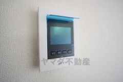 防犯はもちろん、セールスマン対策にもなるモニター付きインターホンです。お子さん1人での留守番時にも活躍しそうです。