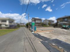 前面道路含む現地写真。