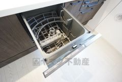 炊事時間を大幅に短縮できる食器洗浄乾燥機付き＾＾食器を洗う手間が減るので家族とのコミュニケーションの時間や自分の時間が増えますね。