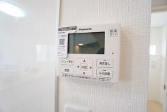 おいだき機能つきなのでお風呂に入る時間が異なるご家庭には嬉しいですね。ボタン一つで快適で便利な生活が＾＾