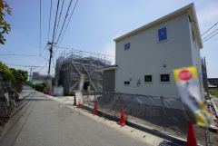 前面道路は北側約4ｍの公道に面しています。