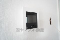 防犯性、セキュリティ対策に安心できるテレビモニター付きインターフォンです。セールスマン対策にもなり安心できます。