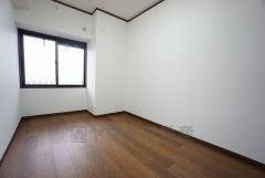 家具を選ばないナチュラルなフローリングとシンプルなクロスです＾＾