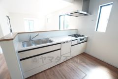 対面式キッチンなのでリビングにいるご家族とコミュニケーションを取りながら洗い物や、お料理が楽しめそうですね＾＾