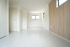 2ドア1ルーム、クローゼットも2ヶ所ついています＾＾お子様の成長に合わせてお部屋を仕切ることができます＾＾間仕切り後も2面採光を確保＾＾