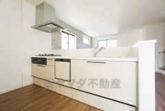 使い勝手が良さそうな対面キッチン。