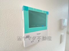 防犯はもちろんセールスマン対策にもなるモニター付きインターホン。
