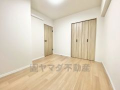 4.8帖洋室。広めのクローゼットもあり荷物もすっきり片付けられ、ゆとりのある暮らしが出来ます＾＾