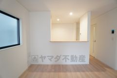 窓から光が差し込む明るいダイニング＾＾