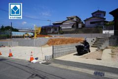 東月隈小学校、目の前＾＾西鉄バス「浦田」歩9分。博多駅行＾＾