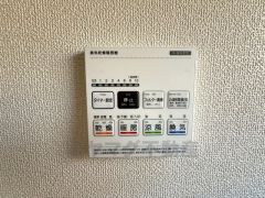 浴室暖房乾燥機には、暖房、乾燥、涼風、換気の4つの機能が付いています。タイマー付きです。換気・雨の日の洗濯も安心です＾＾