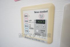 浴室暖房乾燥機には、暖房、乾燥、涼風、換気の4つの機能が付いています。タイマー付きです。換気・雨の日の洗濯も安心です＾＾
