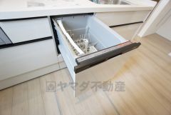 炊事時間を大幅に短縮できる食器洗浄乾燥機付き＾＾食器を洗う手間が減るので家族とのコミュニケーションの時間や自分の時間が増えますね。