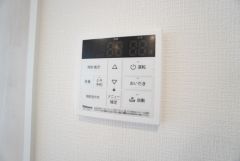 おいだき機能つきなのでお風呂に入る時間が異なるご家庭には嬉しいですね。ボタン一つで快適で便利な生活が＾＾