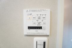 浴室暖房乾燥機には、暖房、乾燥、涼風、換気の4つの機能が付いています。タイマー付きです。換気・雨の日の洗濯も安心です＾＾