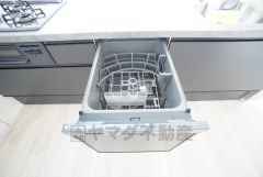 炊事時間を大幅に短縮できる食器洗浄乾燥機付き＾＾食器を洗う手間が減るので家族とのコミュニケーションの時間や自分の時間が増えますね＾＾