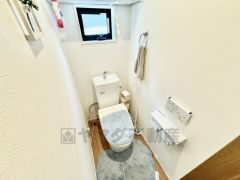 1階2階の2ヶ所にトイレがありますので、忙しい朝にも家族に気を使わず、ゆとりが生まれますね＾＾