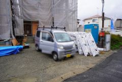 カースペースは3台分を確保＾＾（車種による）マイカー用に、お客さま用に、余裕を持ってご利用いただけます。