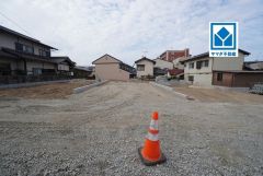 左奥が2号棟。全4区画の新築戸建です＾＾