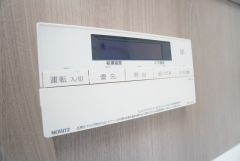 おいだき機能つきなのでお風呂に入る時間が異なるご家庭には嬉しいですね。ボタン一つで快適で便利な生活が＾＾